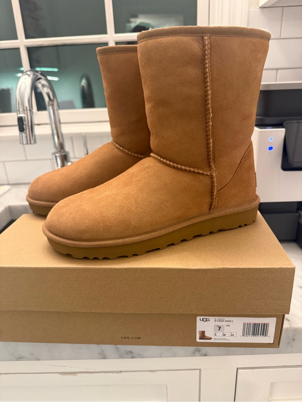 UGG Classic Short Boots in Chestnut